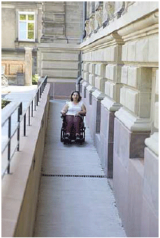 Rampe d�acc�s � la Facult� de psychologie : ce qui sert aux uns profite � tous